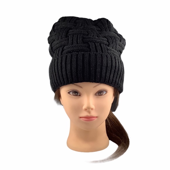 Liretta Other - NWT Liretta Black Knit Faux Fur Lined Skull Cap OS
